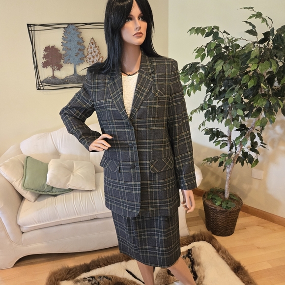 David N Grey & White Wool Plaid Woman's Suit Size 8 - Picture 2 of 10